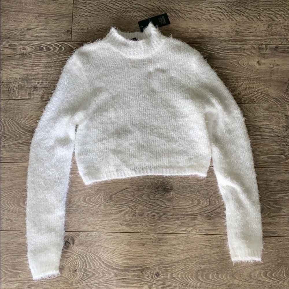 Fuzzy soft cropped sweater